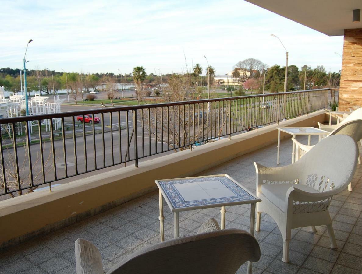 Mercedes Rambla Hotel Exterior photo